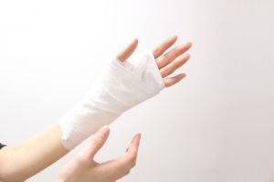 交通事故による腕や手首の症状
